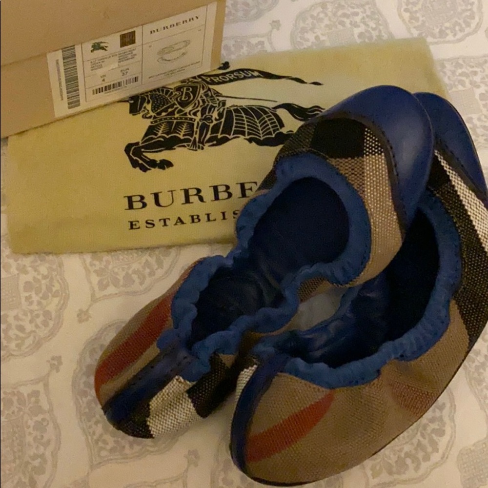 Authentic new blue Burberry flats